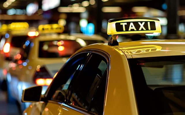 Học xong bằng cách lái xe ô tô có nên chạy taxi không